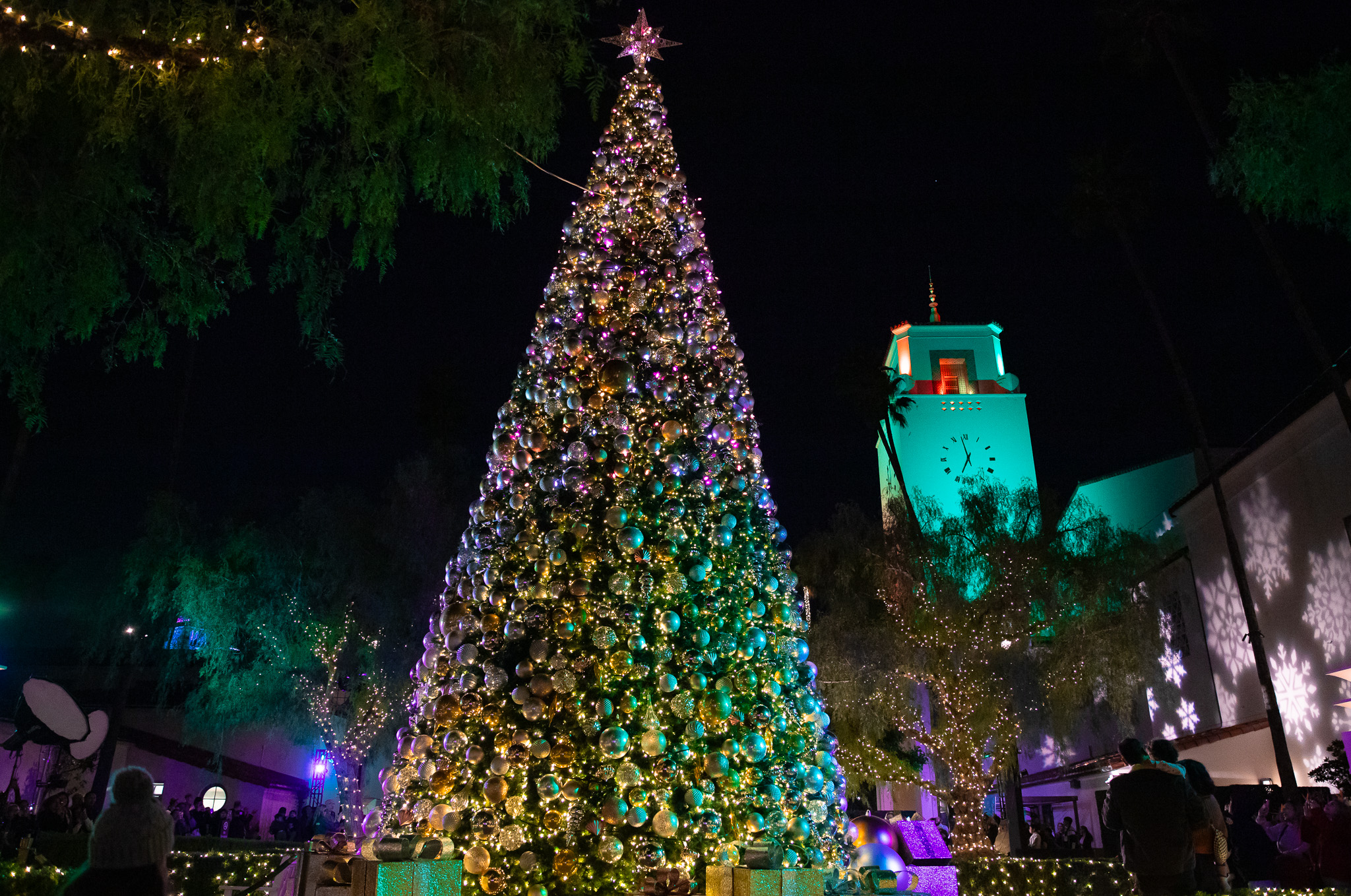 union-station-christmas-tree-purple