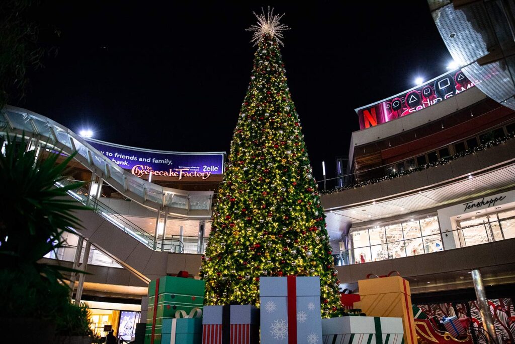 santa-monica-place-christmas-tree